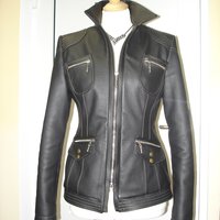 schwarze Lederjacke